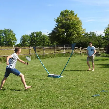 La Maison Ronde Et Ses 2 Cahutes *
