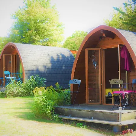 La Maison Ronde Et Ses 2 Cahutes