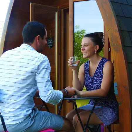 La Maison Ronde Et Ses 2 Cahutes *