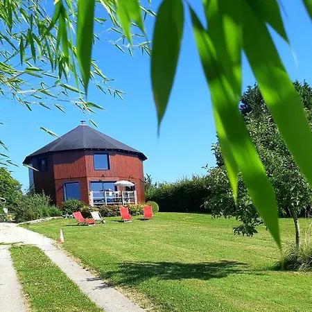 La Maison Ronde Et Ses 2 Cahutes Nyaraló