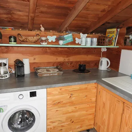 La Maison Ronde Et Ses 2 Cahutes *