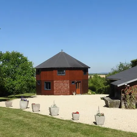 La Maison Ronde Et Ses 2 Cahutes Feriehus Monthoiron