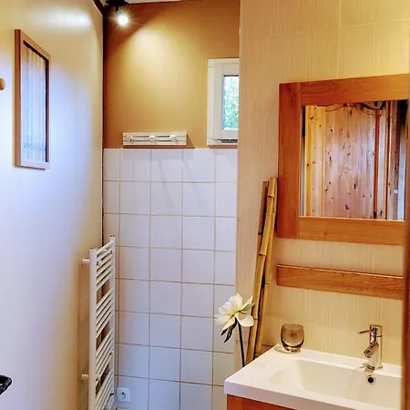 La Maison Ronde Et Ses 2 Cahutes Nyaraló