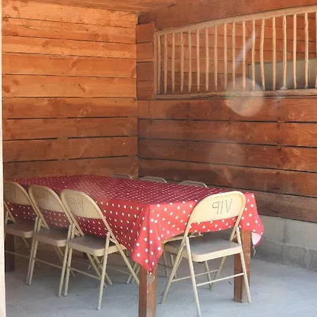 La Maison Ronde Et Ses 2 Cahutes Monthoiron