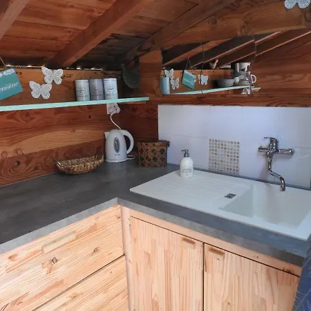 La Maison Ronde Et Ses 2 Cahutes *