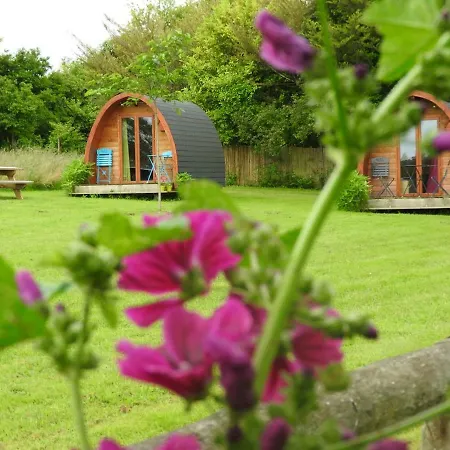 La Maison Ronde Et Ses 2 Cahutes * Monthoiron