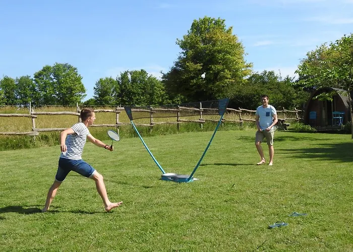 La Maison Ronde Et Ses 2 Cahutes *