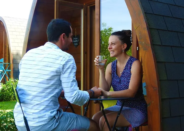 La Maison Ronde Et Ses 2 Cahutes *