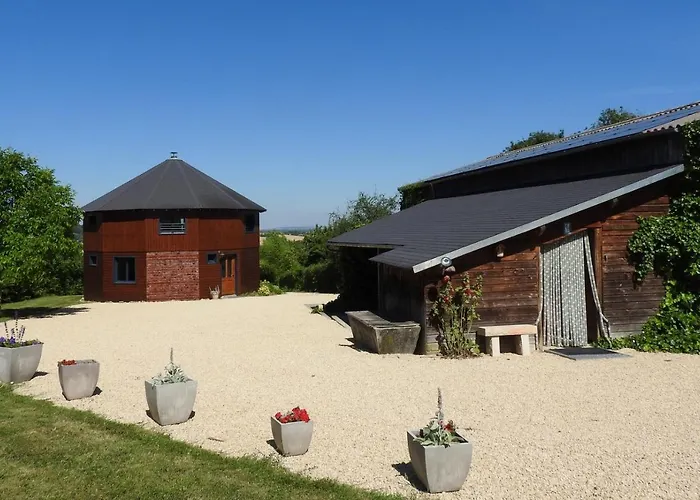 La Maison Ronde Et Ses 2 Cahutes * Monthoiron