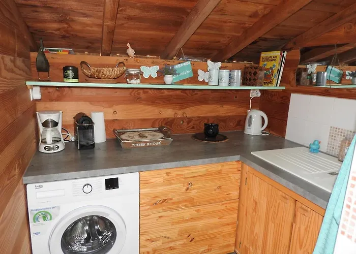 La Maison Ronde Et Ses 2 Cahutes *