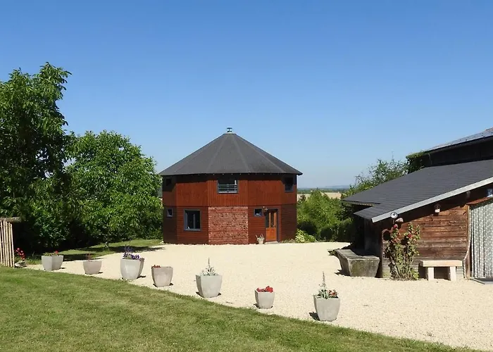 La Maison Ronde Et Ses 2 Cahutes Holiday home Monthoiron