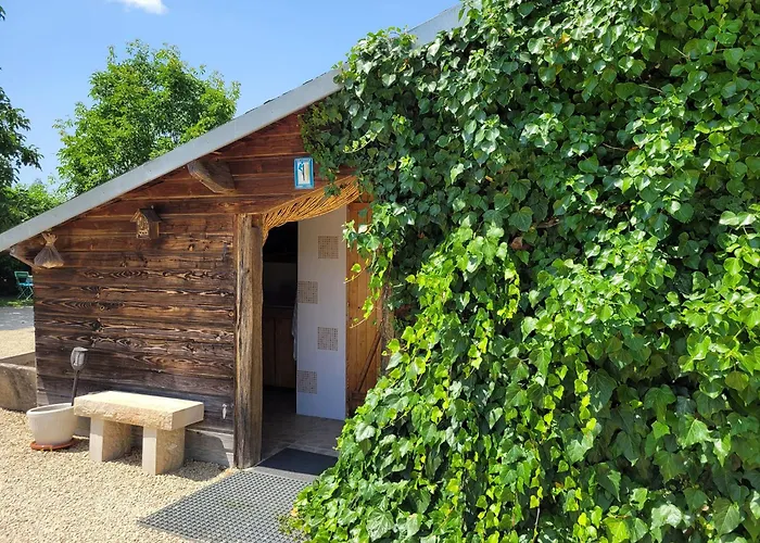 La Maison Ronde Et Ses 2 Cahutes * Monthoiron