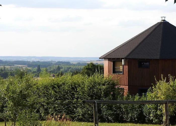 La Maison Ronde Et Ses 2 Cahutes *