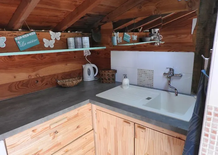 La Maison Ronde Et Ses 2 Cahutes *